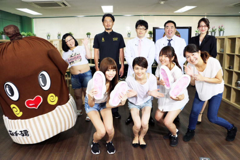 レグールで自宅で簡単美脚エクササイズ！O脚に悩む女性タレント3人が美脚を目指し、レグール体験！その驚きの結果にドランクドラゴンも大興奮！！