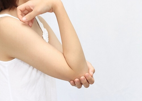 女性の肘関節の負担軽減