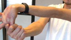 《方形回内筋のストレッチ方法》硬い手首の回内運動を円滑にして腕を軽くする