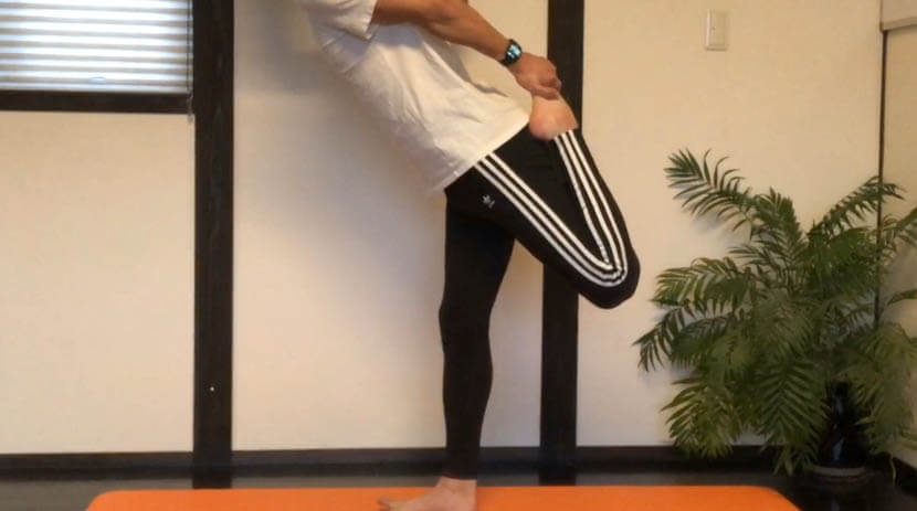 大腿四頭筋のストレッチ法と効果 太もも前の柔軟性が膝の屈伸動作を楽にし 痩せやすくなる Qitano キタノ カラダづくりラボ