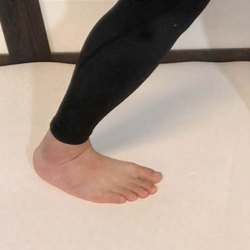 アキレス腱やふくらはぎ足底筋を伸ばす方法