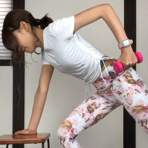 広背筋を鍛えてキレイな女性らしい美しいくびれのある背中に