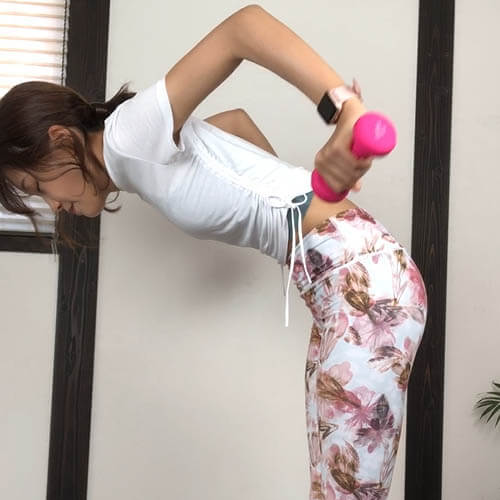 ダンベルで背筋トレ！背中を鍛えて脂肪燃焼効果がある50秒エクササイズ