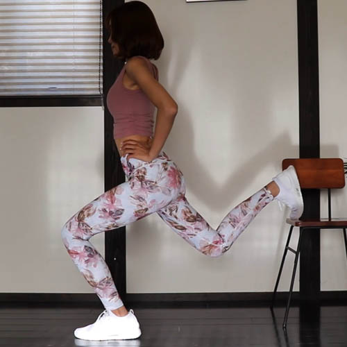 椅子を使ったレンジスクワット（美脚・美尻・下半身ダイエット効果）