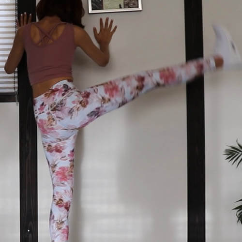 脚振り股関節エクササイズ（内もも・お尻を引き締める効果）