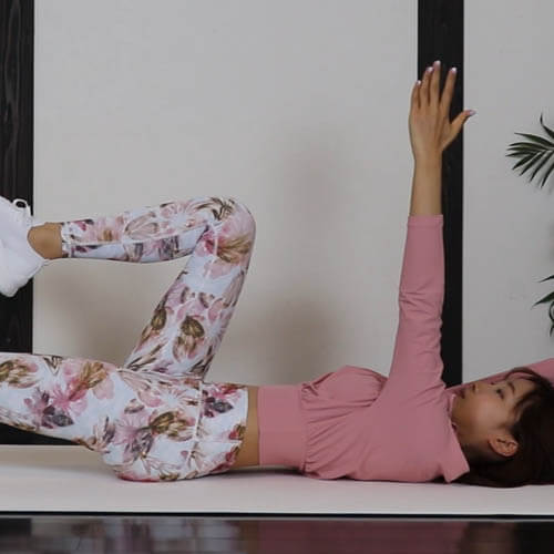 デッドバグ｜交互に体幹のバランス感覚を養う