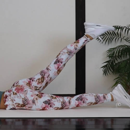 プローンシングルレッグレイズ（寝ながらヒップアップ）