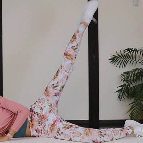 サイドレッグアップニー（膝を曲げ伸ばしでヒップアップ）