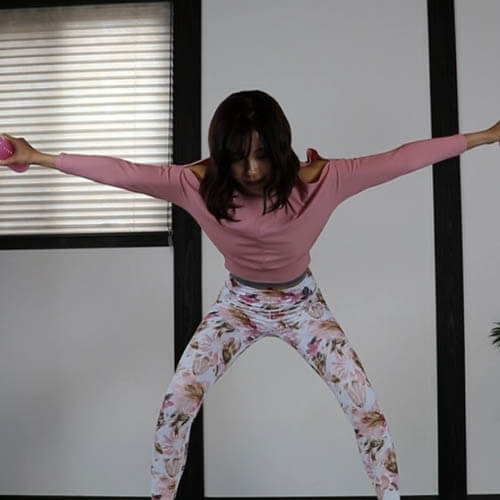 背中の贅肉を落として美姿勢を作るリアレイズ