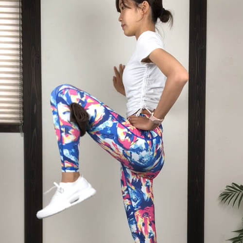 タオルレッグスイング｜骨盤のバランスを整える