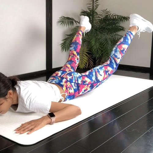 バックレッグレイズ｜背中・腰回りを引き締める