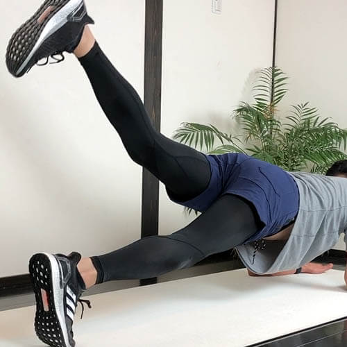 プランクレッグレイズ｜たるんだお尻をヒップアップ