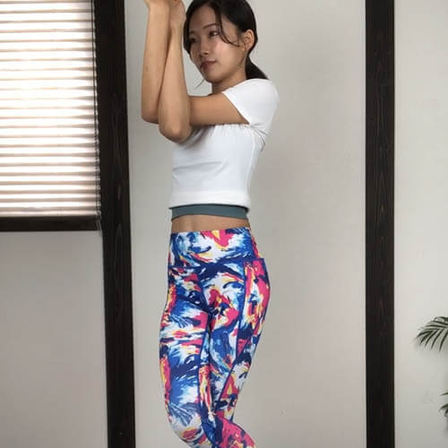 鷲のポーズ｜下半身と体幹のバランスを必要とするヨガ