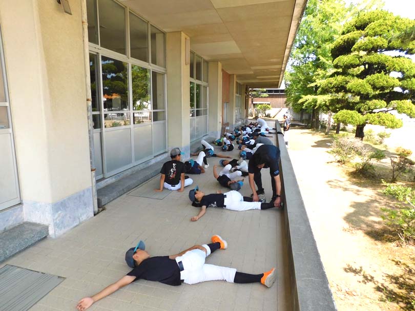 香川県三木町で軟式少年野球チーム「氷上軟式野球スポーツ少年団QITANOストレッチ講習会 (2)