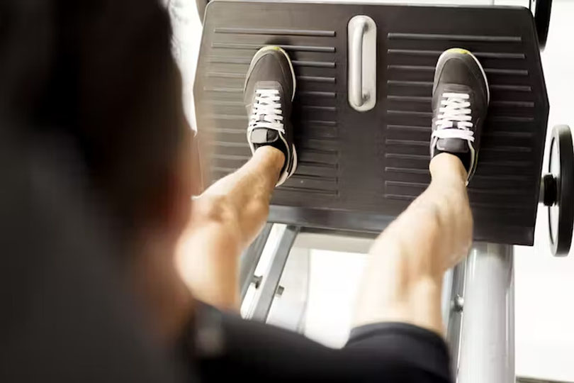 レッグプレスの効果を高めるコツ：足の位置と足幅で鍛える筋肉を変える