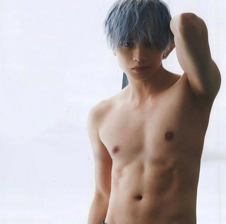 【画像有】中島健人の筋肉美に迫る！アイドルらしさと鍛え上げられた体の魅力