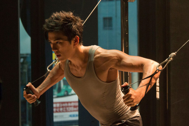 【画像有】新田真剣佑の筋肉美に迫る！役者が鍛える理由と筋トレメニューの秘密