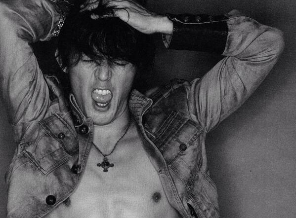 【画像有】稲葉浩志の筋肉はなぜこんなに美しい？年齢を超えたボディメイクの極意