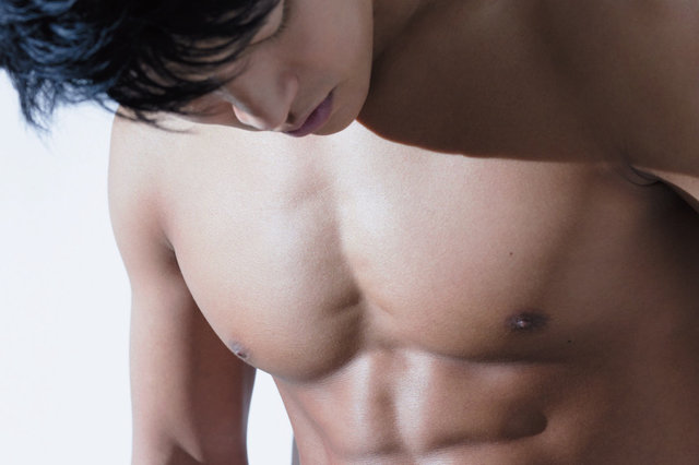 【画像有】鈴木亮平の筋肉の秘密に迫る！役者魂で作り上げた完璧ボディの秘密